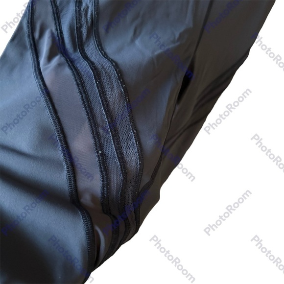 Lululemon crops pants in a size 4 used exellent condition - Picture 3 of 5